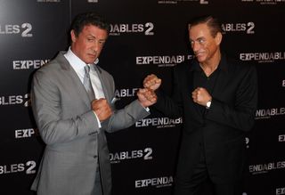 Sylvester-Stallone-et-Jean-Claude-Van-Damme-a-l-avant-premiere-Expendables-2-au-Grand-Rex-a-Paris-