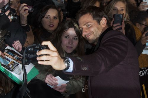 Bradley-Cooper-a-l-avant-premiere-de-American-Bluff-a-Paris_Blogreporter