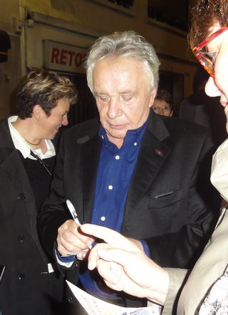 Sardou signe uneautographe-represailles