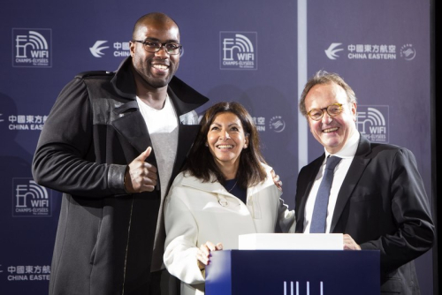 Teddy Riner illumine les champs elysees-Noel2016_Leblogreporter