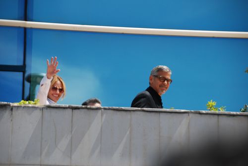 JULIA robert and George CANNES 12 mai photo Hugo Mayer