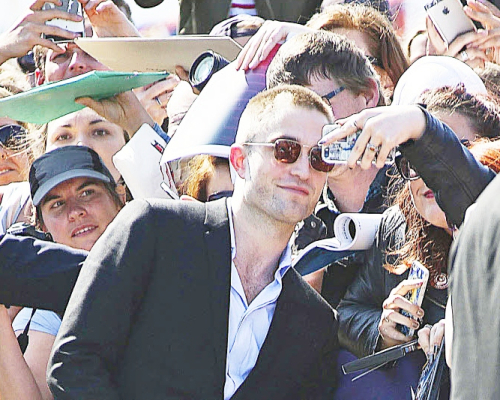 Robert-pattinson-suscite-l-emeute-au-festival-de-deauville_3586071